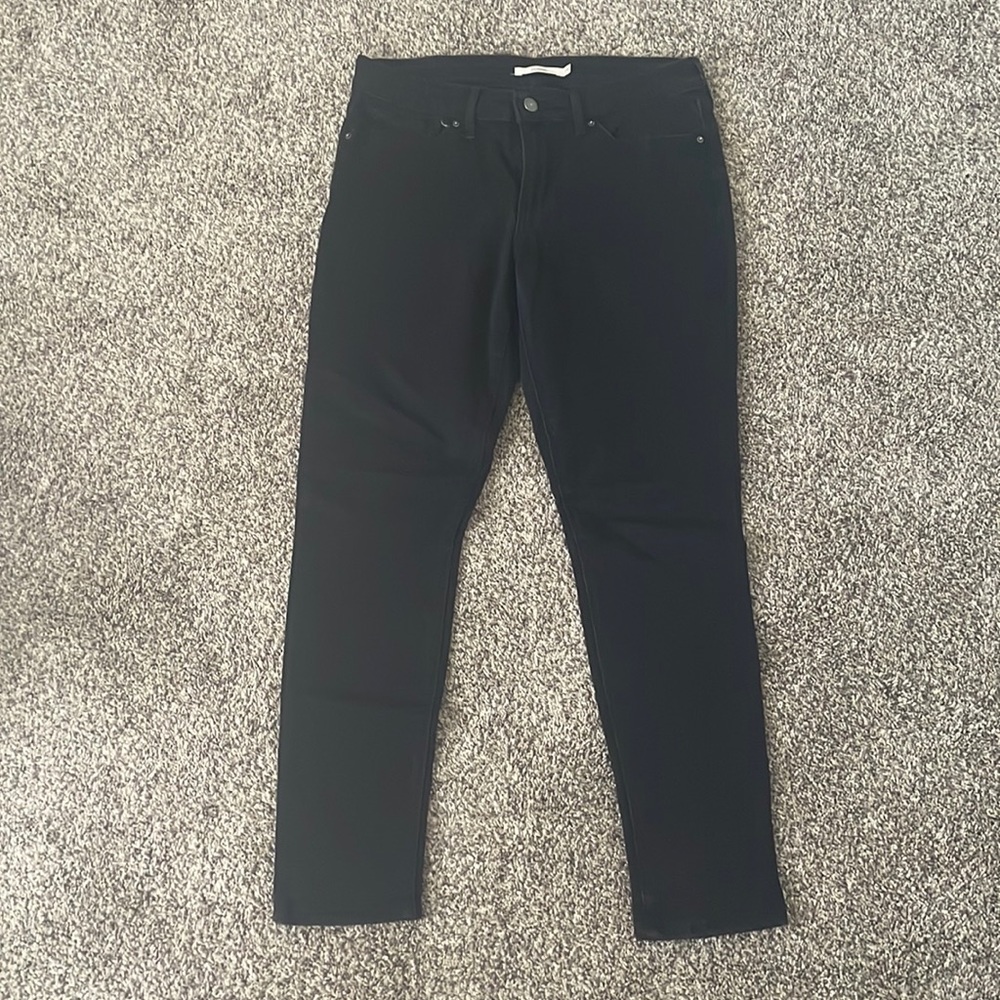 Woman’s Levi’s 711 Skinny Jeans